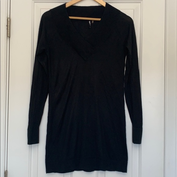 Black Elie Tahari tunic style sweater - Picture 1 of 6